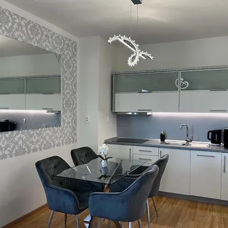 Sky View 17 - Free Private Garage Parking Apartmán *