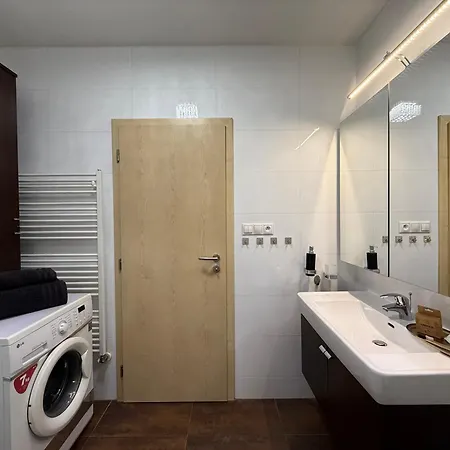 Sky View 17 - Free Private Garage Parking Apartmán