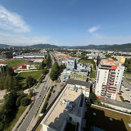 Sky View 17 - Free Private Garage Parking Apartmán
