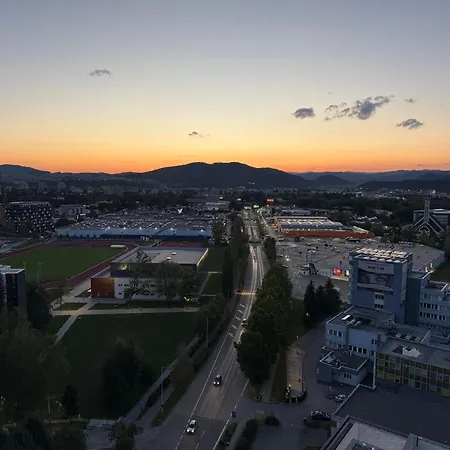 Sky View 17 - Free Private Garage Parking